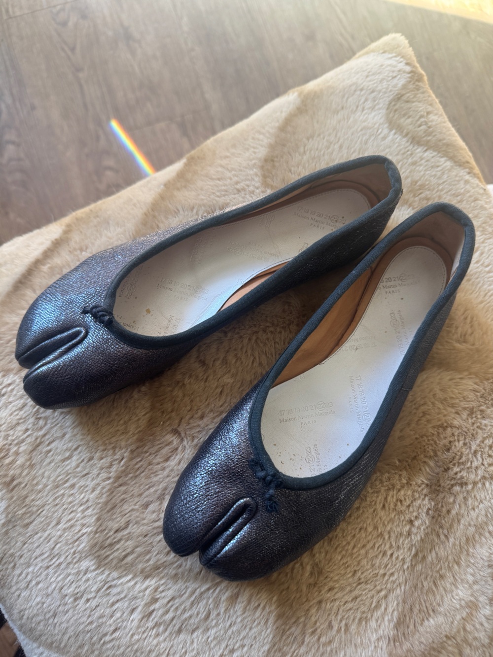 Maison Margiela Tabi Ballet Flats in Metallic, Textured Navy/Gunmetal